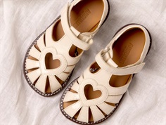 Angulus sandal buttermilk with heart and patent  